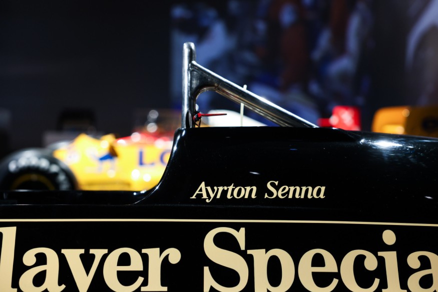 Luxemburgo recebe exposição inédita sobre Ayrton Senna